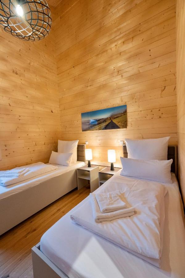 Netten Naturerlebnis Holz-Chalets Daun Esterno foto